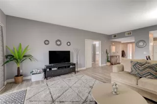 Photo #6: 2374203 Listing