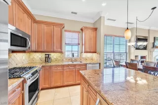 Photo #2: 2374219 Listing 