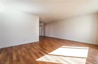 Photo #4: 2374220 Listing