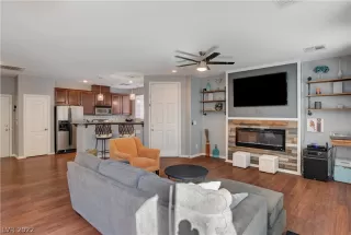 Photo #5: 2374225 Listing