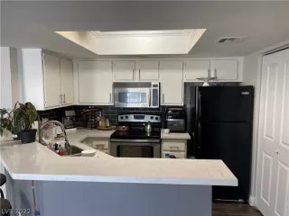 Photo #5: 2374230 Listing 