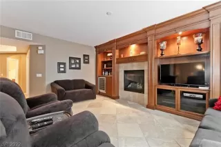 Photo #5: 2374232 Listing 