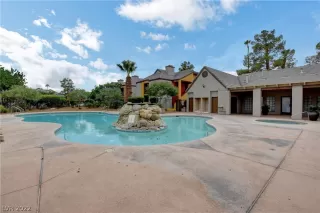 Photo #5: 2374266 Listing