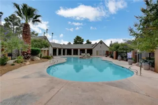 Photo #6: 2374266 Listing