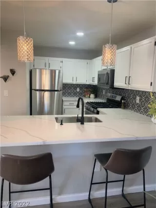 Photo #2: 2374271 Listing