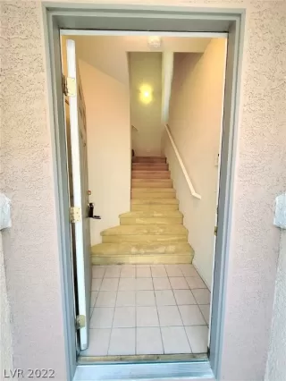 Photo #3: 2374279 Listing