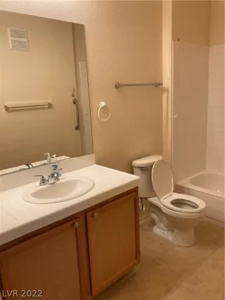 Photo #5: 2374297 Listing