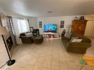 Photo #2: 2374301 Listing 