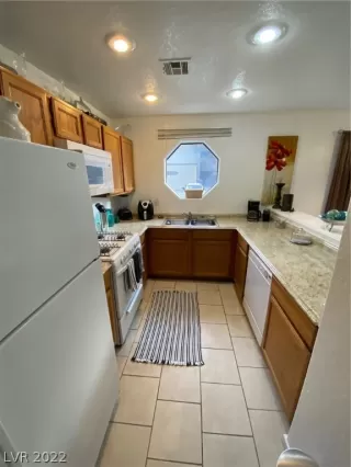 Photo #5: 2374301 Listing 