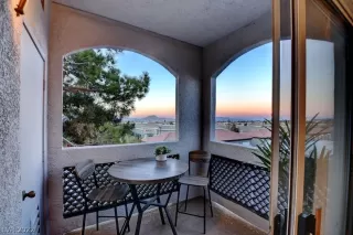 Photo #5: 2374328 Listing