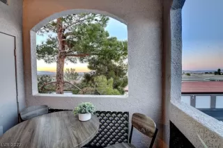 Photo #6: 2374328 Listing