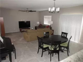 Photo #6: 2374355 Listing