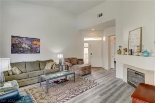 Photo #3: 2374358 Listing