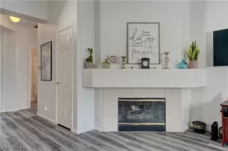 Photo #5: 2374358 Listing