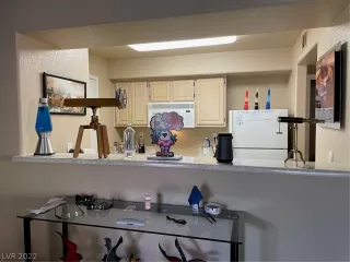 Photo #6: 2374389 Listing