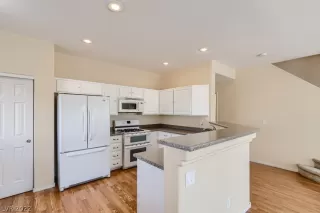 Photo #3: 2374393 Listing 