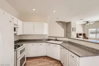 Photo #4: 2374393 Listing 