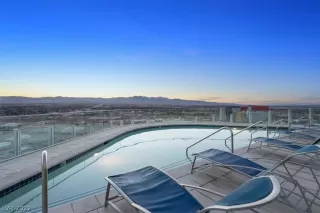 Photo #5: 2374396 Listing