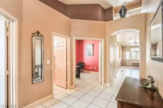 Photo #6: 2374397 Listing