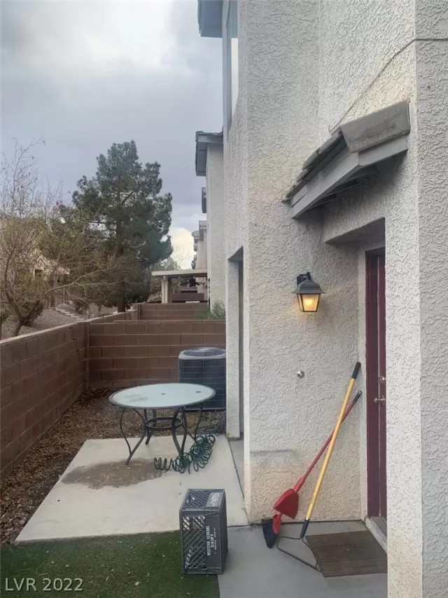 MLS: 2374400 Condo For Sale