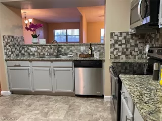 Photo #1: 2374404 Listing 