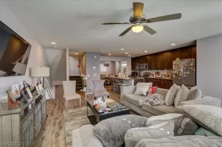 Photo #2: 2374409 Listing