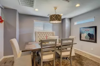 Photo #5: 2374409 Listing