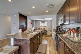 Photo #6: 2374409 Listing