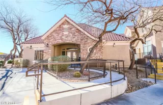 Photo #2: 2374425 Listing