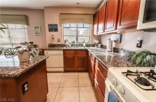 Photo #4: 2374425 Listing