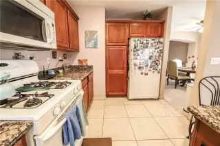 Photo #5: 2374425 Listing