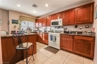 Photo #6: 2374425 Listing