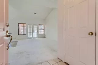 Photo #4: 2374434 Listing