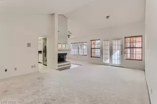 Photo #5: 2374434 Listing