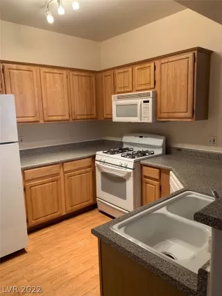 Photo #5: 2374445 Listing 