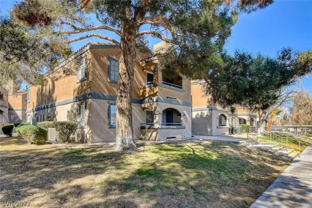 MLS: 2374528 Condo For Sale