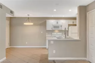 Photo #3: 2374528 Listing