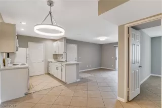 Photo #4: 2374528 Listing