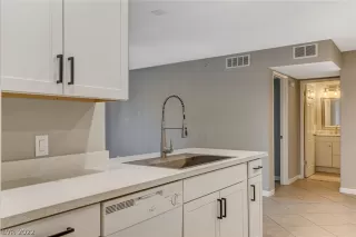 Photo #6: 2374528 Listing