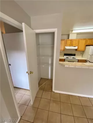 Photo #5: 2374559 Listing 