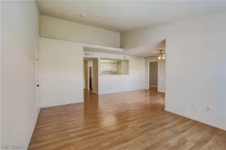 Photo #5: 2374564 Listing