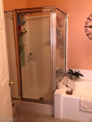 Photo #5: 2374597 Listing 