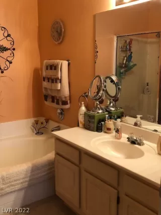 Photo #6: 2374597 Listing 