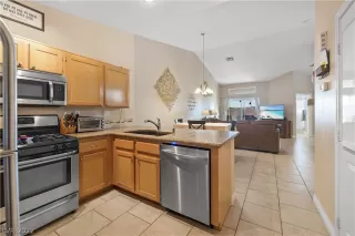 Photo #2: 2374599 Listing 