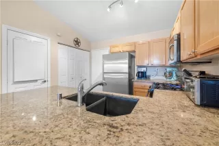 Photo #4: 2374599 Listing 