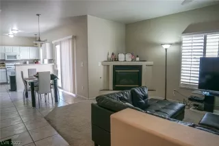 Photo #4: 2374612 Listing