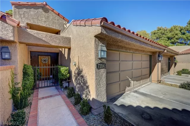 MLS: 2374624 Condo For Sale