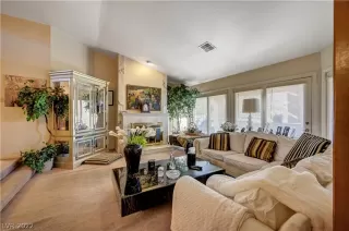 Photo #4: 2374624 Listing