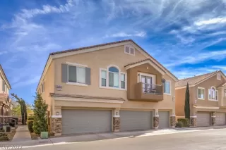 Photo #2: 2374633 Listing