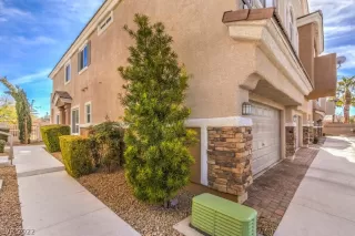 Photo #3: 2374633 Listing